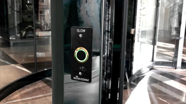 Modernisering & Upgrades | Contactloze bedieningsknop | Draaideur | Boon Edam