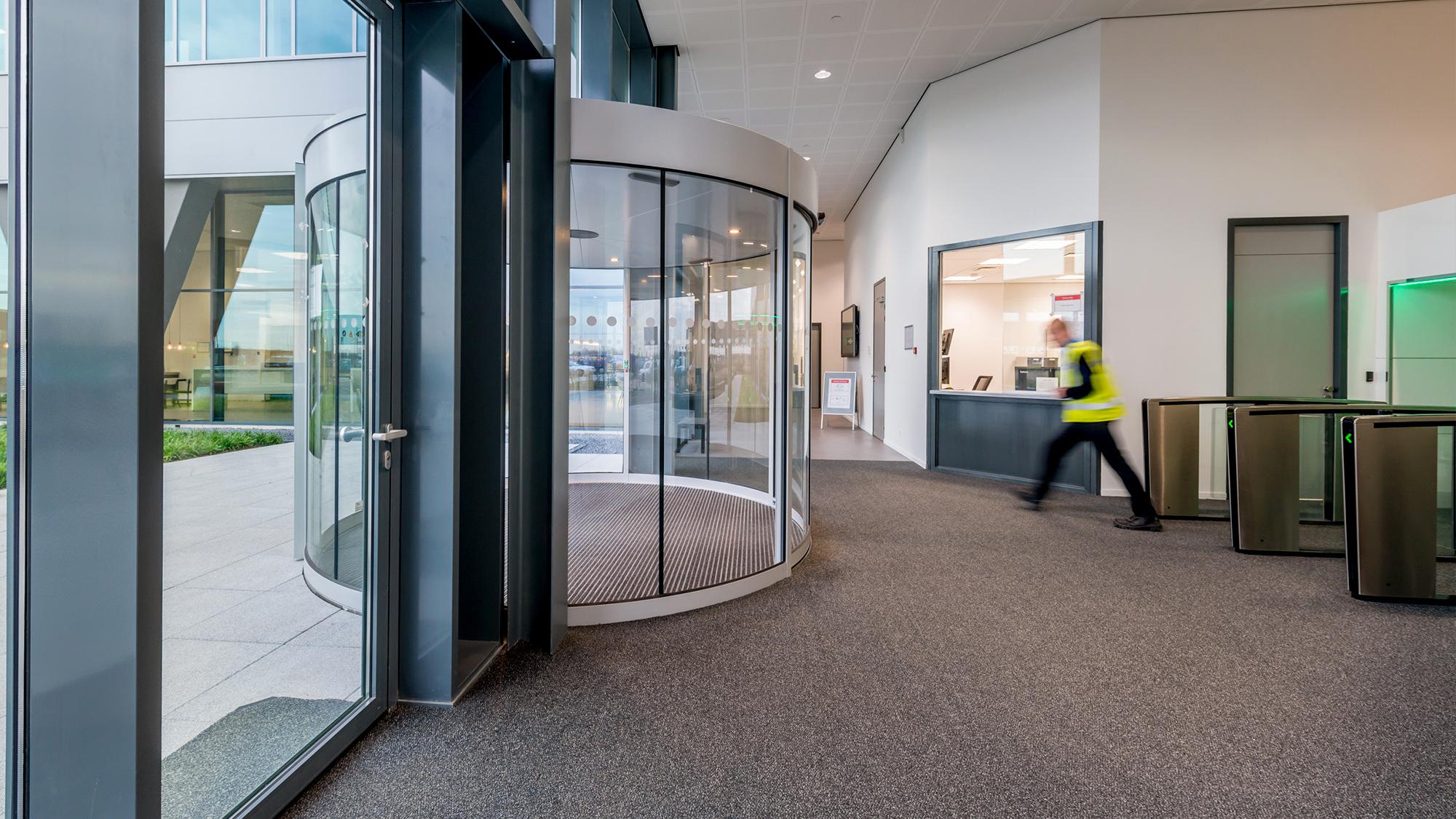 Logistiek en Distributiecentra | Michael Kors | Circleslide | Speedlane Swing | Boon Edam