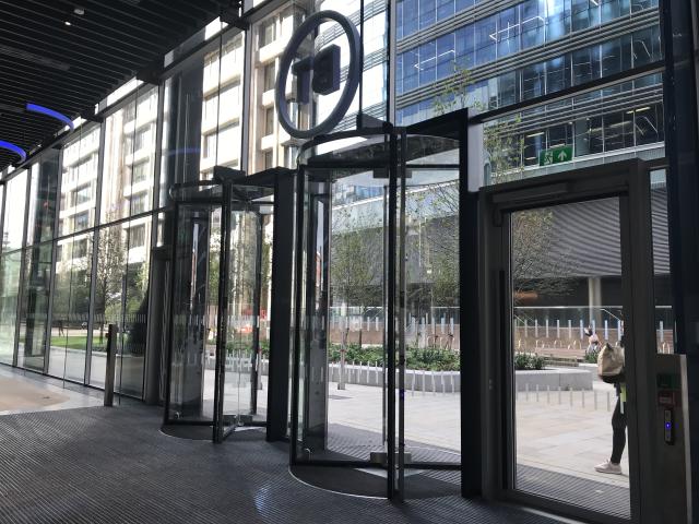 BT One Braham Crystal Tourniket Revolving Door